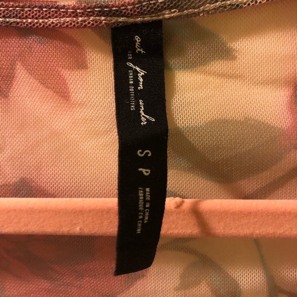 UO Rose Mesh Crop Top - Picture 5 of 9